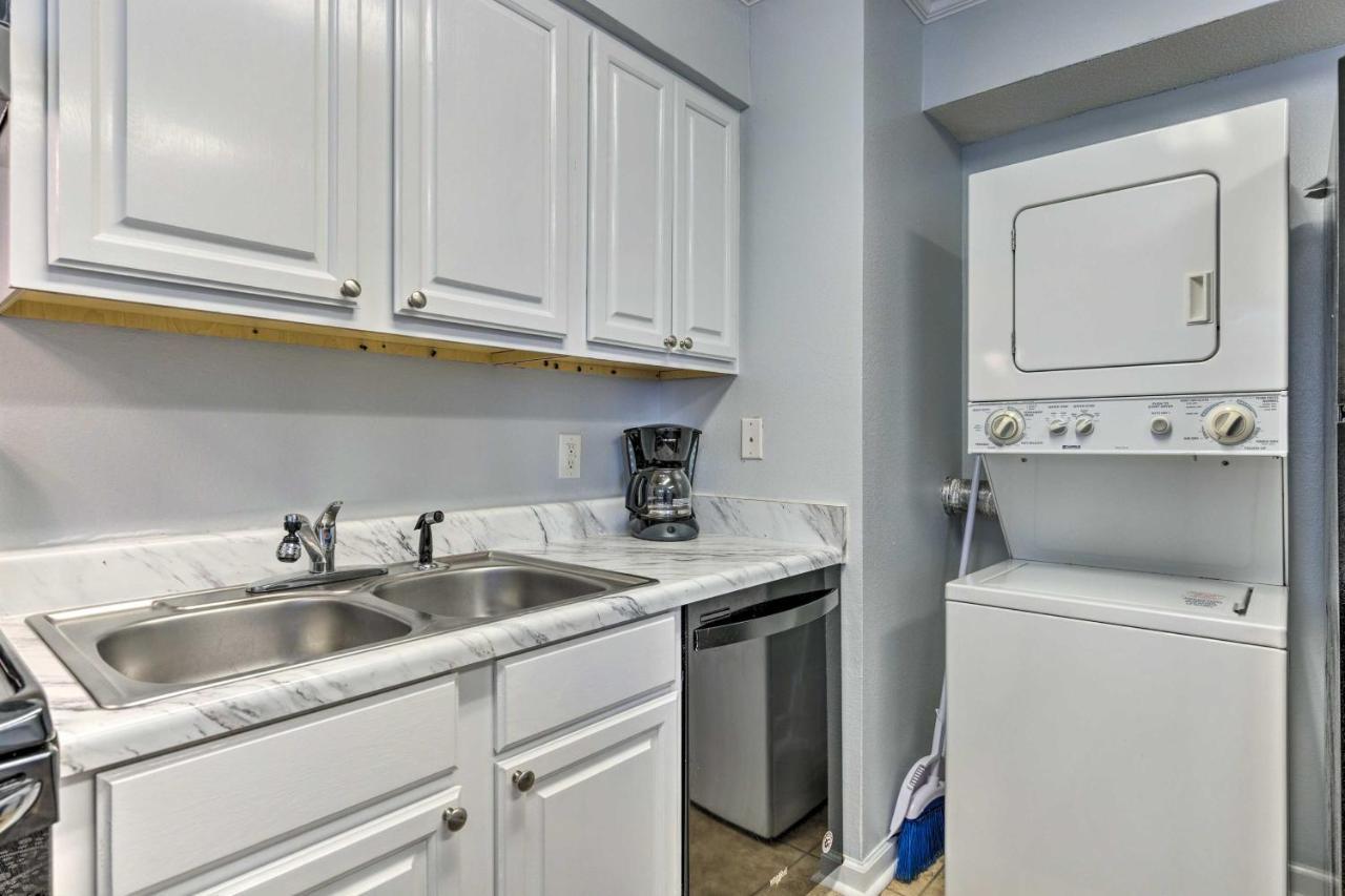 Downtown Gulf Shores Condo - 1 Block To Beach! エクステリア 写真